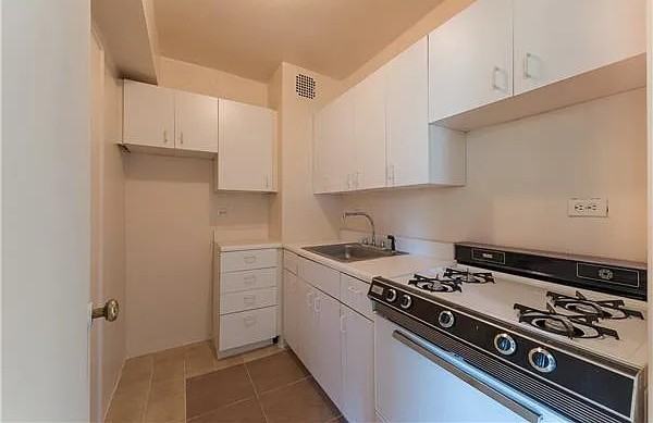 3475 Greystone Ave #3F - Photo 4 of 10