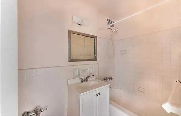 3475 Greystone Ave #3F - Photo 6 of 10