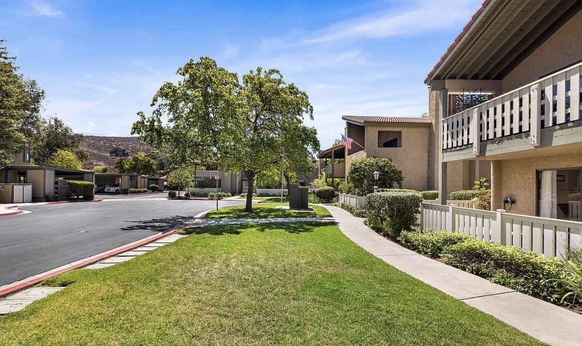 769 Birchpark Cir #101 - Photo 3 of 18