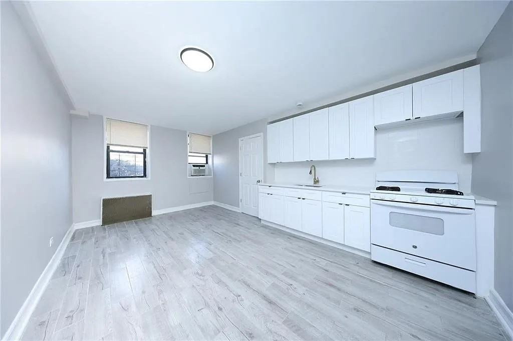 2922 Nostrand Ave - Photo 3 of 9
