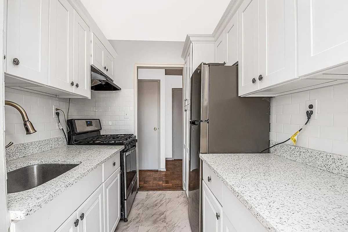 3131 Grand Concourse - Photo 3 of 10