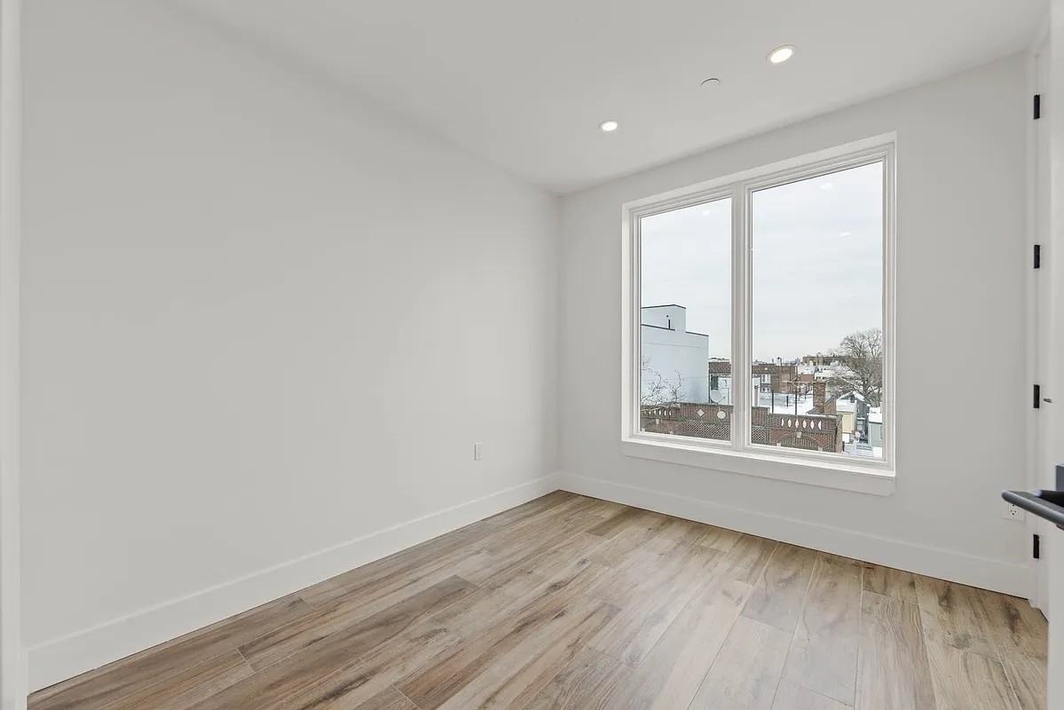 940 New York Ave - Photo 5 of 9