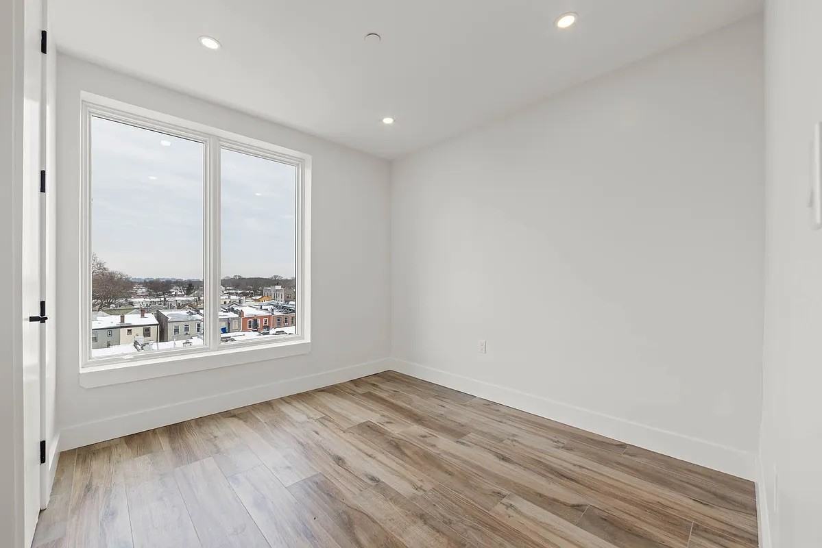 940 New York Ave - Photo 6 of 9