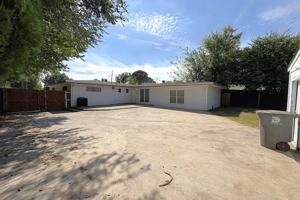 featured image of 2437 W 4th St