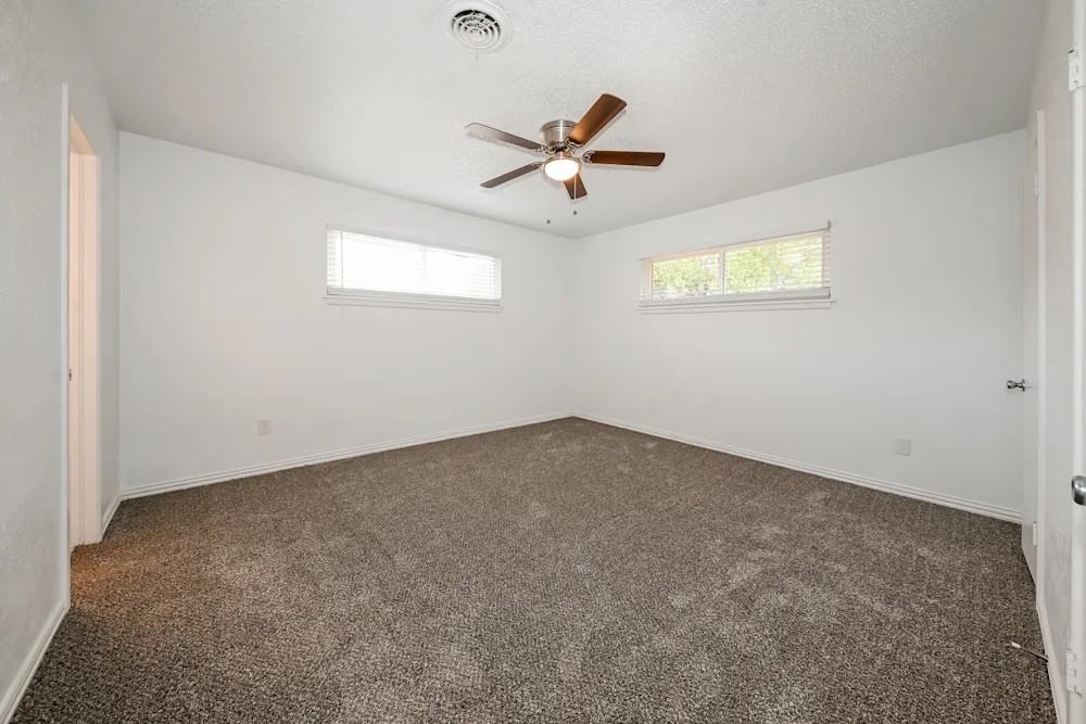 2437 W 4th St - Photo 3 of 9