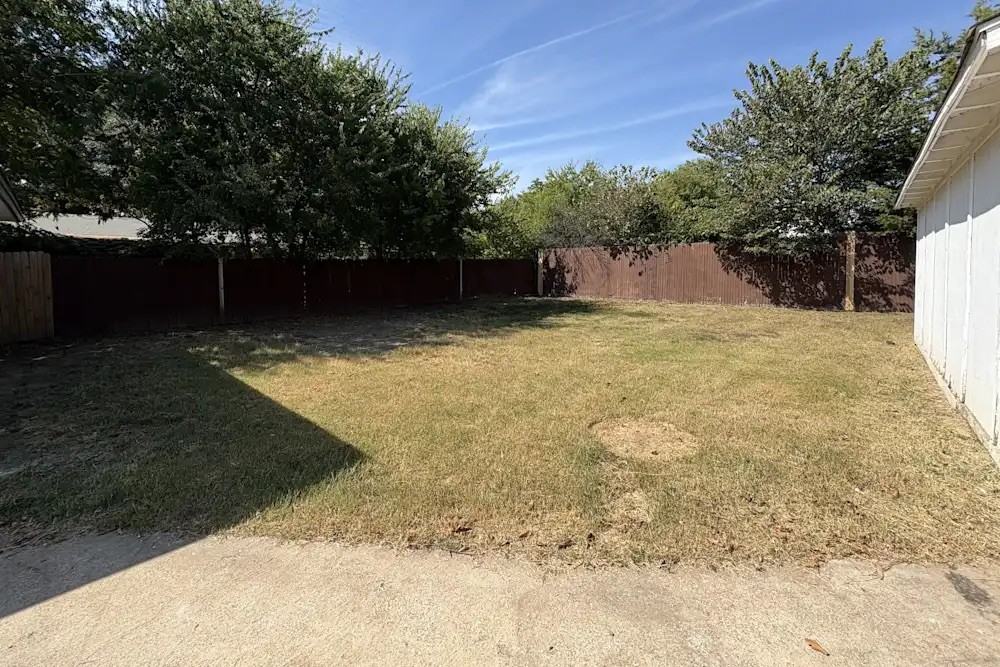 2437 W 4th St - Photo 5 of 9