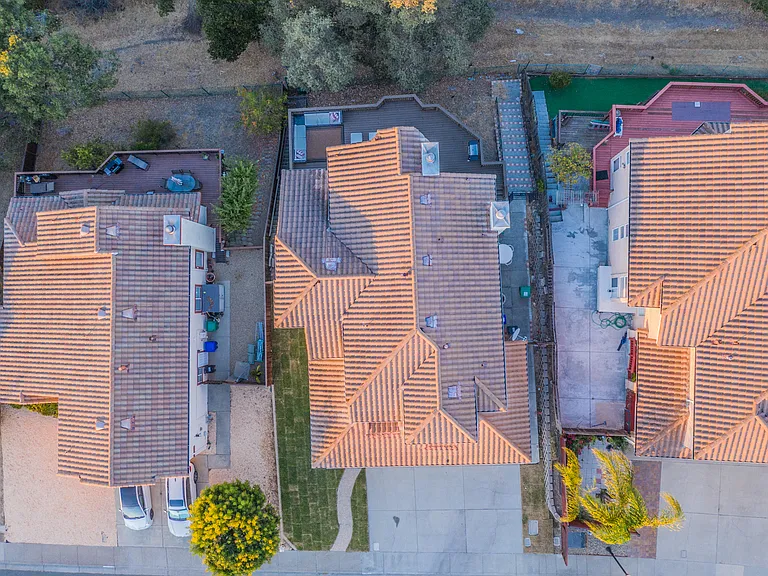 229 Emerald Way - Photo 4 of 49