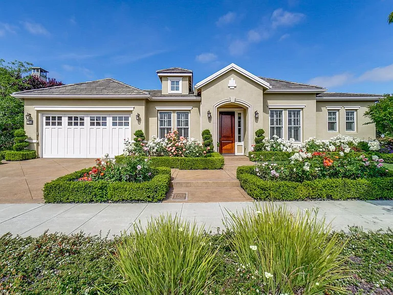 2700 Pavo Ln - Photo 2 of 31