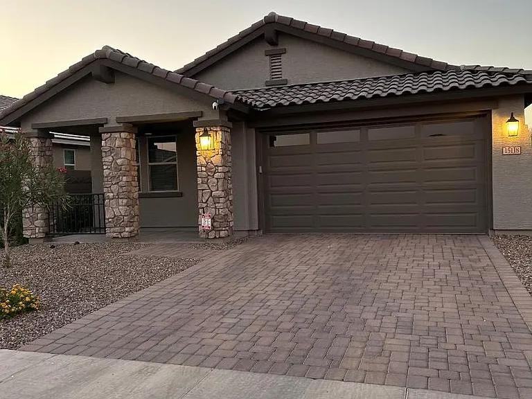 15118 W Moreland St - Photo 2 of 25