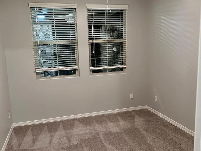 15118 W Moreland St - Photo 3 of 25