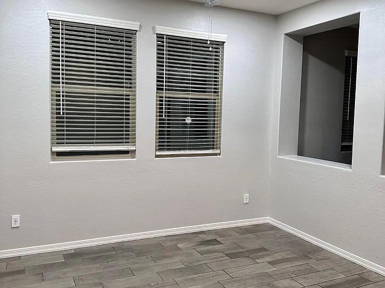 15118 W Moreland St - Photo 7 of 25