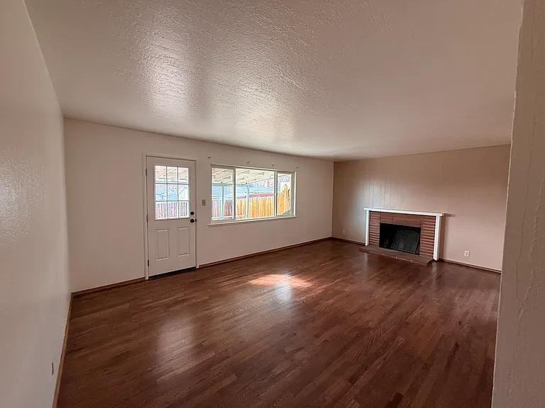 1960 Arcane Ave - Photo 3 of 9