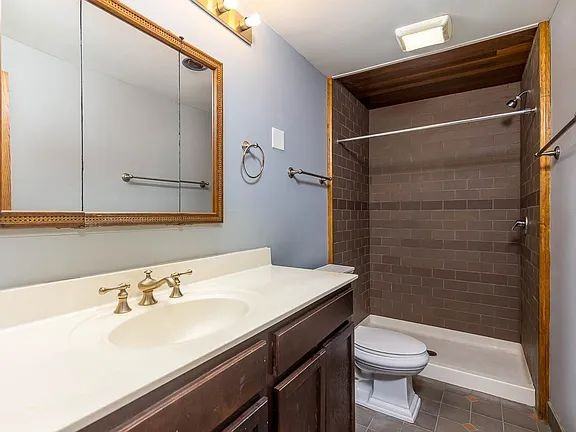 4228 100th St - Photo 3 of 23