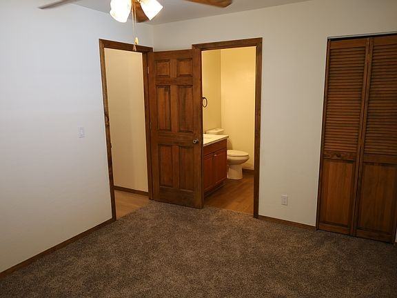 401 Spruce Ln - Photo 5 of 15