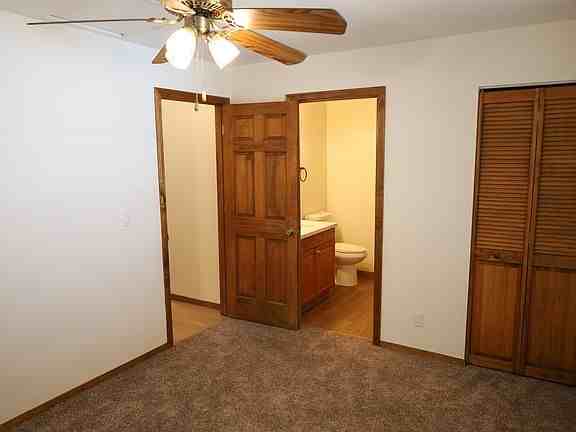 401 Spruce Ln - Photo 6 of 15