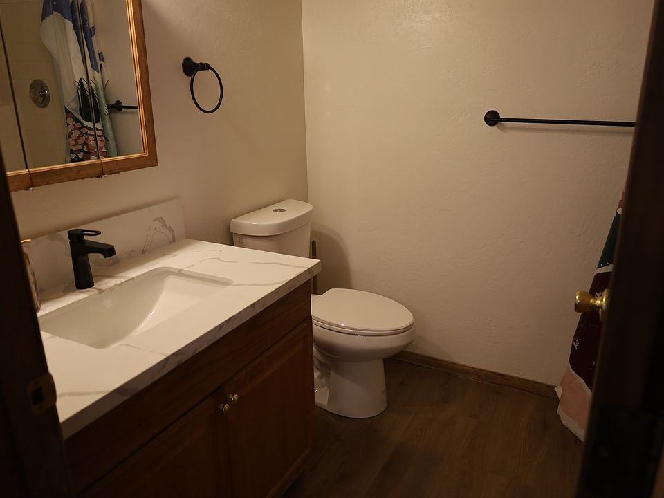 401 Spruce Ln - Photo 7 of 15