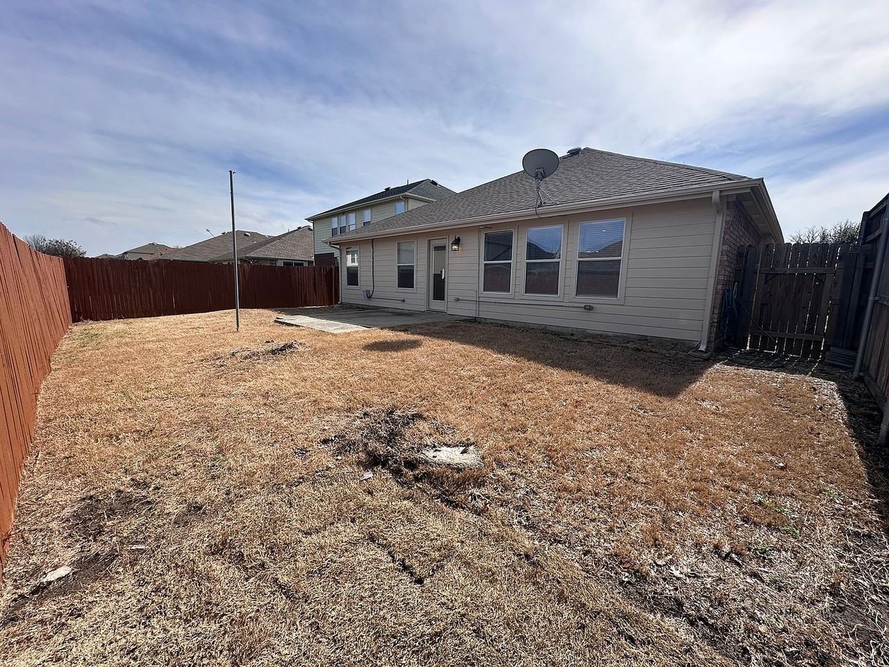 921 Bowie Dr - Photo 4 of 23