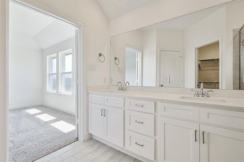 501 Portina Dr - Photo 2 of 30