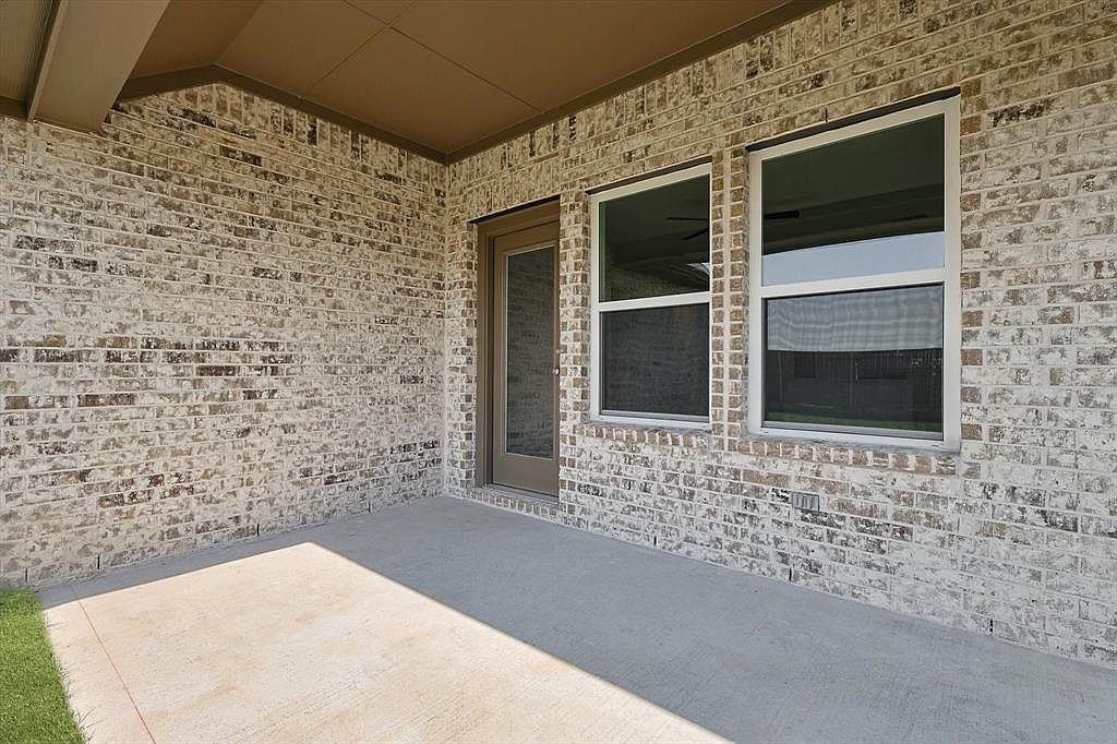 501 Portina Dr - Photo 3 of 30