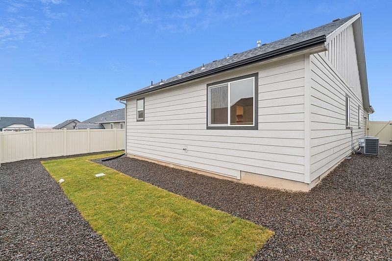 2028 E Cave Falls St - Photo 5 of 33