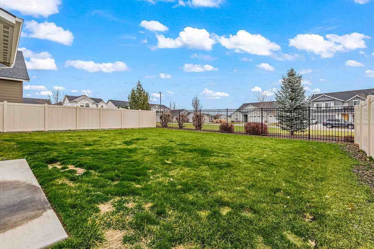 6852 S Birch Creek Ave - Photo 5 of 30