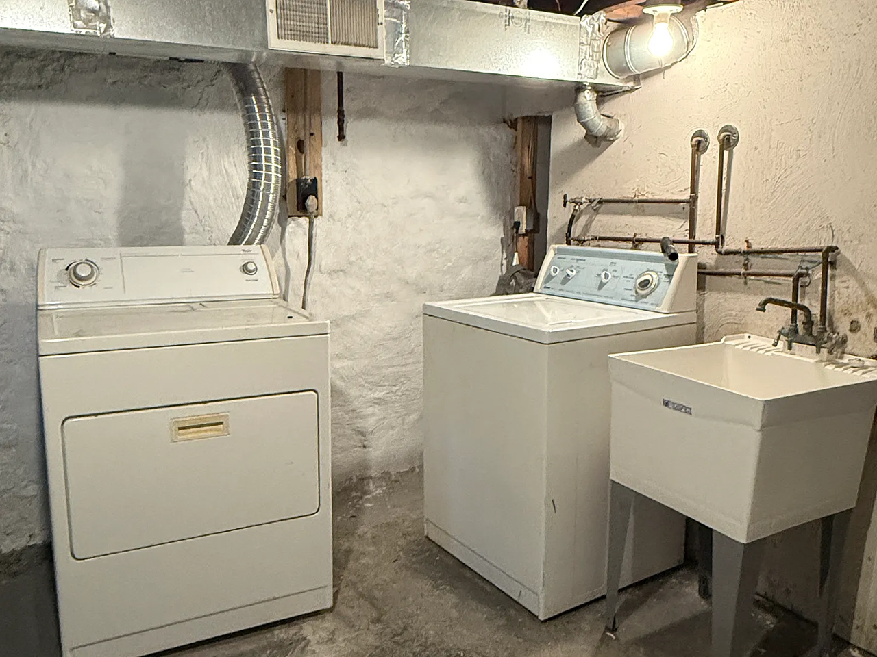 126 Banner Way - Photo 2 of 9