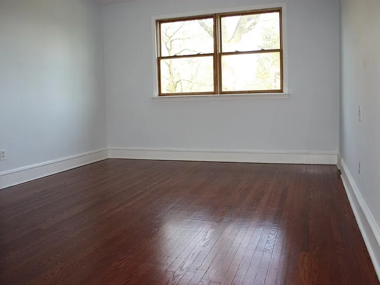 1213 Manoa Rd - Photo 3 of 8