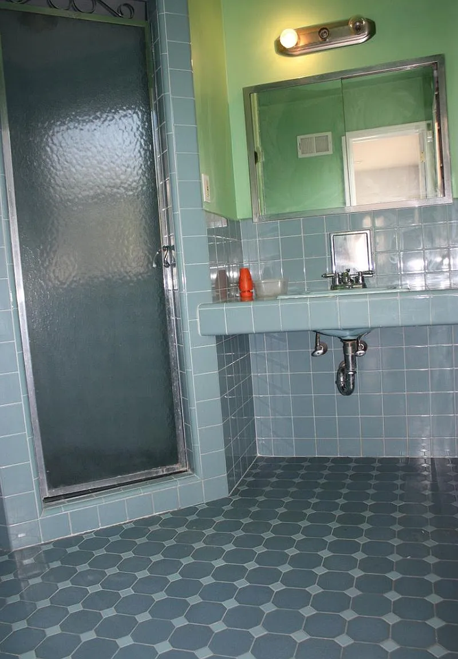 1213 Manoa Rd - Photo 4 of 8