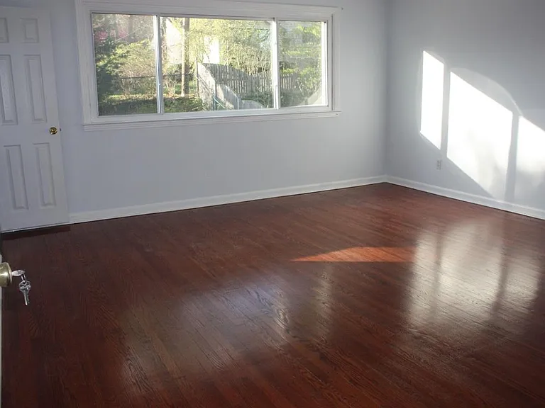 1213 Manoa Rd - Photo 5 of 8