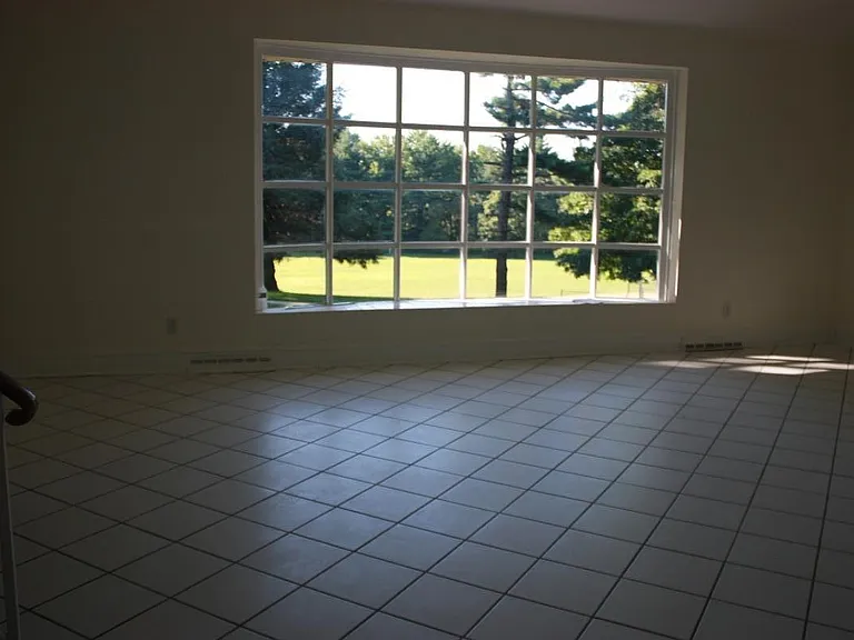 1213 Manoa Rd - Photo 6 of 8