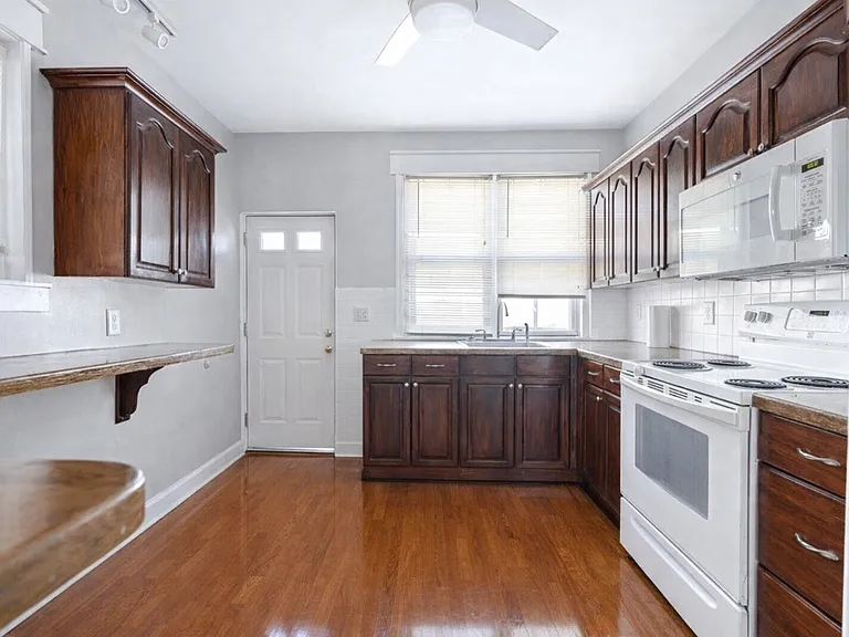 7232 Walker St - Photo 6 of 10