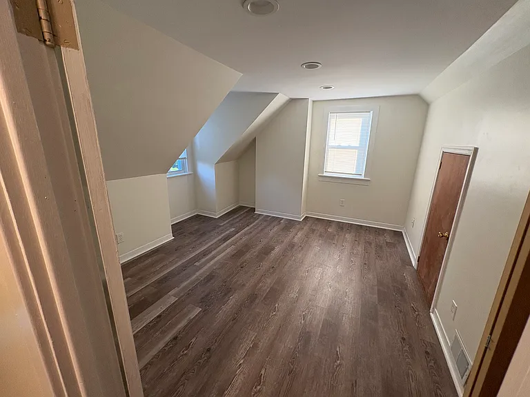 4928 Lancaster St - Photo 5 of 10