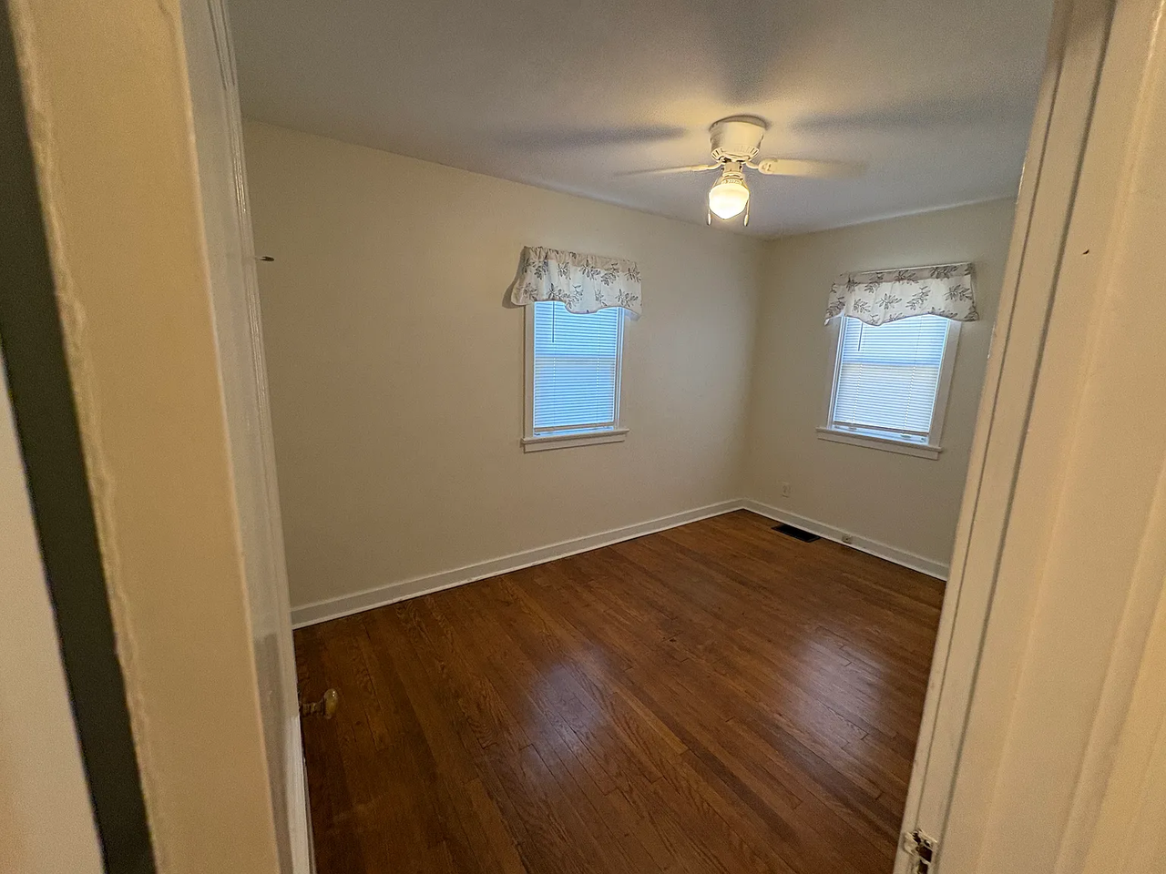 4928 Lancaster St - Photo 7 of 10