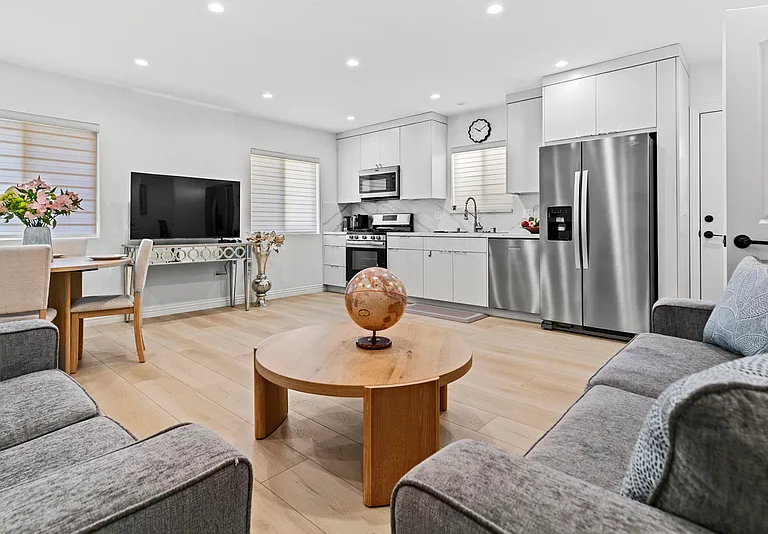 6712 Ventura Canyon Ave - Photo 5 of 15