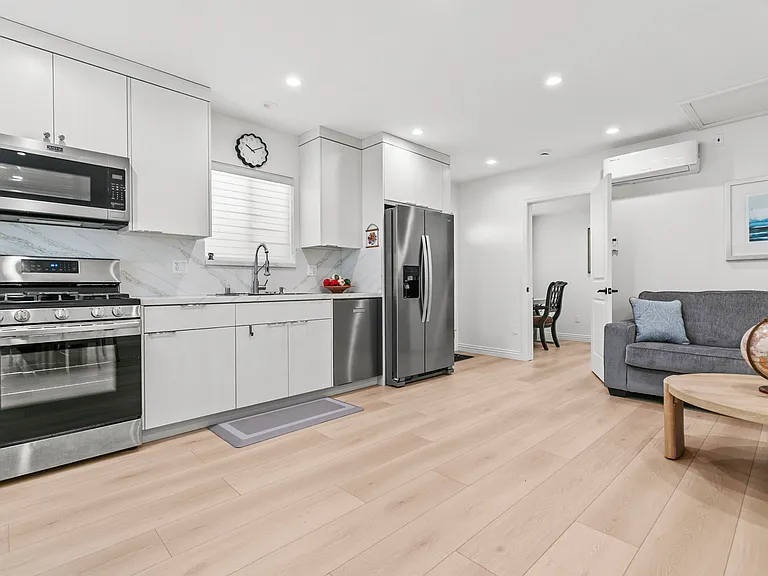 6712 Ventura Canyon Ave - Photo 6 of 15