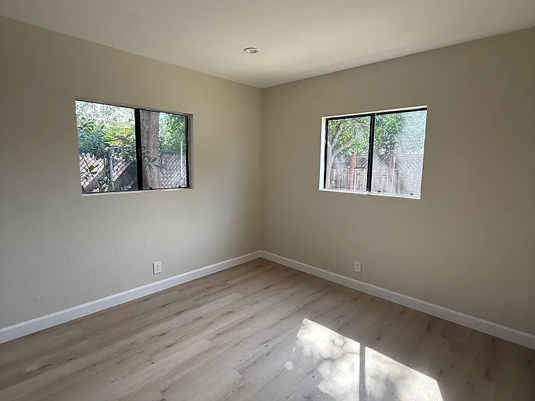 19552 Hartland St - Photo 3 of 14