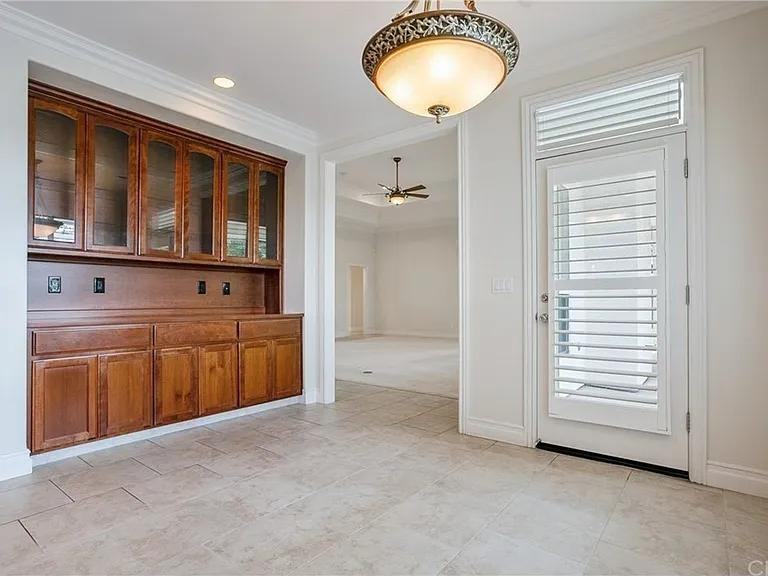 3329 Canterbury Ct - Photo 2 of 12