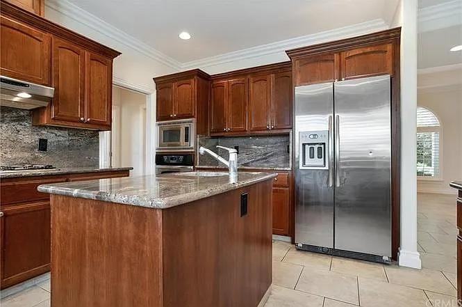 3329 Canterbury Ct - Photo 5 of 12