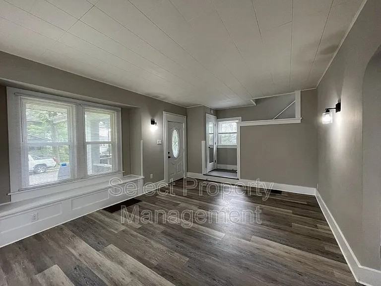 1430 Eagle St - Photo 2 of 10