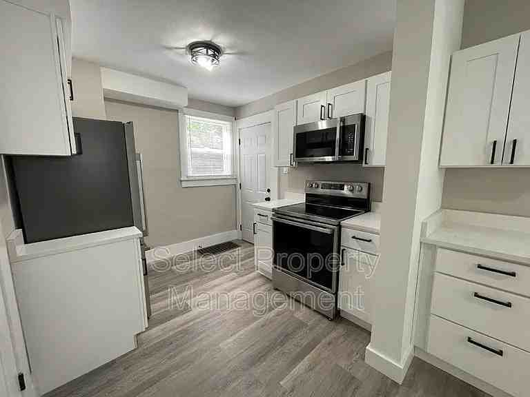 1430 Eagle St - Photo 3 of 10