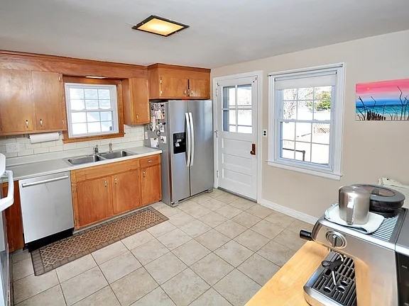 150 Parker St - Photo 4 of 8