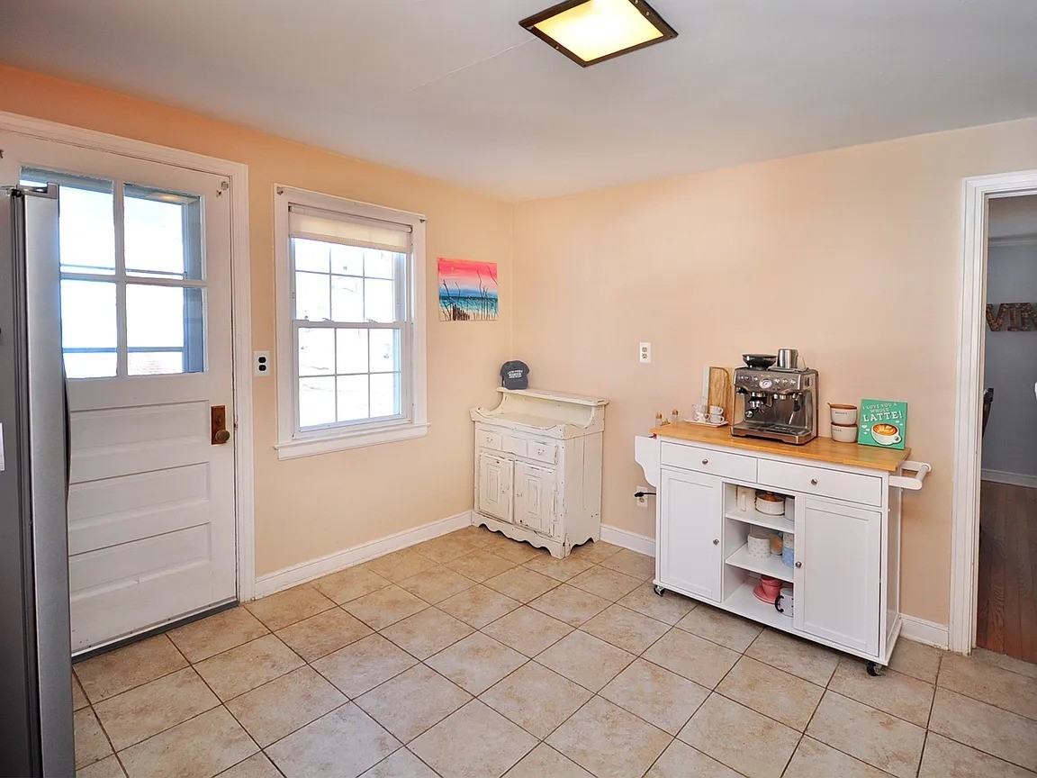 150 Parker St - Photo 5 of 8