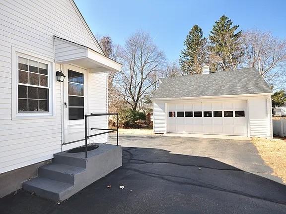 150 Parker St - Photo 6 of 8