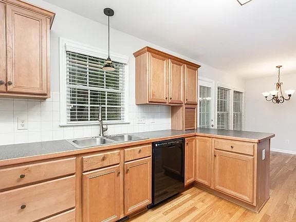 8401 Hobhouse Cir - Photo 4 of 8