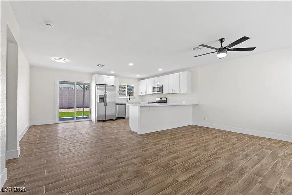 409 Marion Dr - Photo 2 of 8