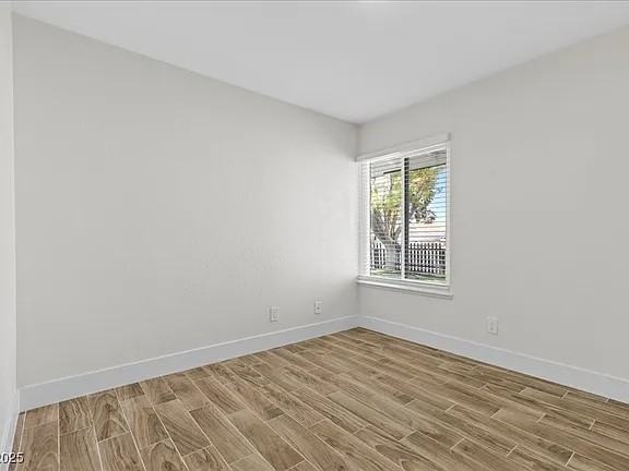 409 Marion Dr - Photo 4 of 8