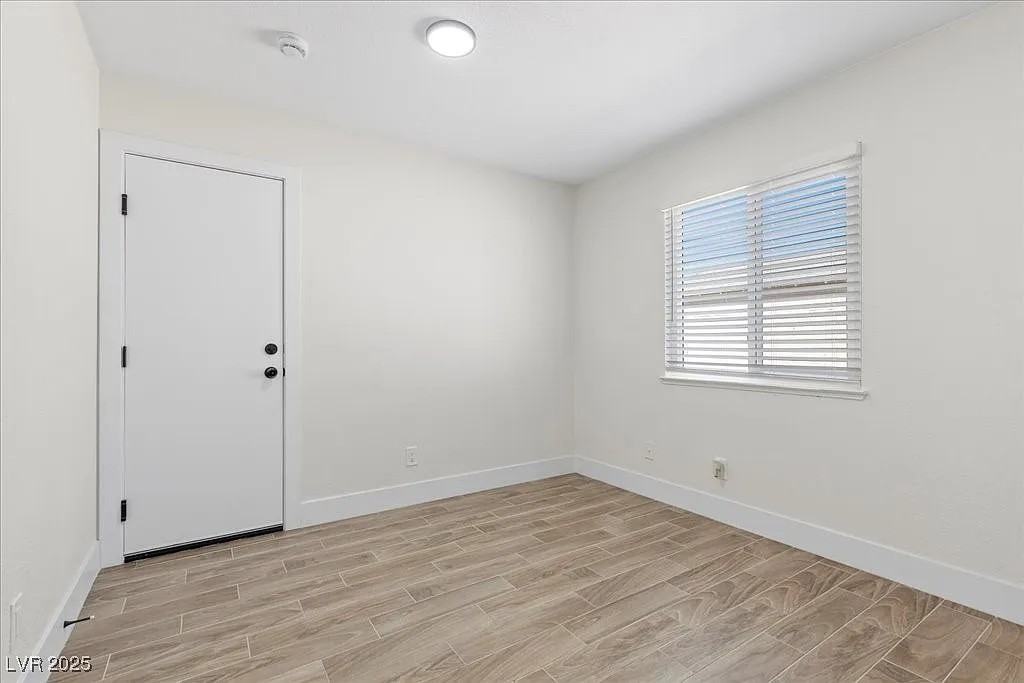 409 Marion Dr - Photo 5 of 8