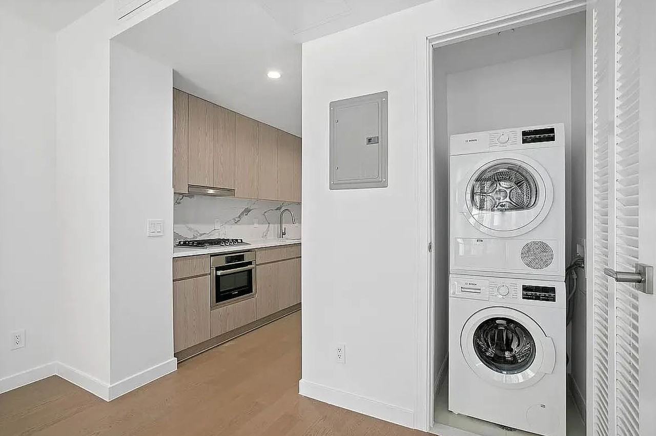 3726 32nd St #6D - Photo 3 of 11