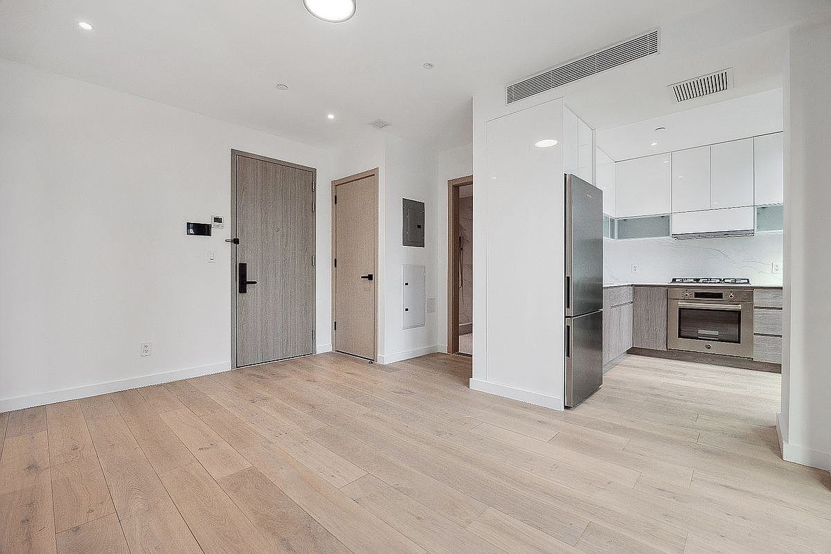 4262 Hunter St #5A - Photo 2 of 8