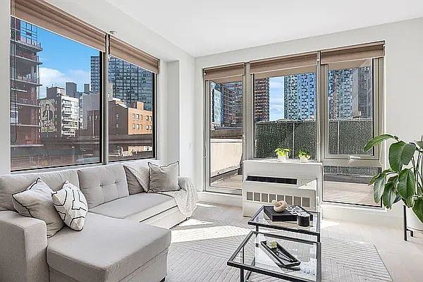 4415 Purves St #3B - Photo 2 of 17